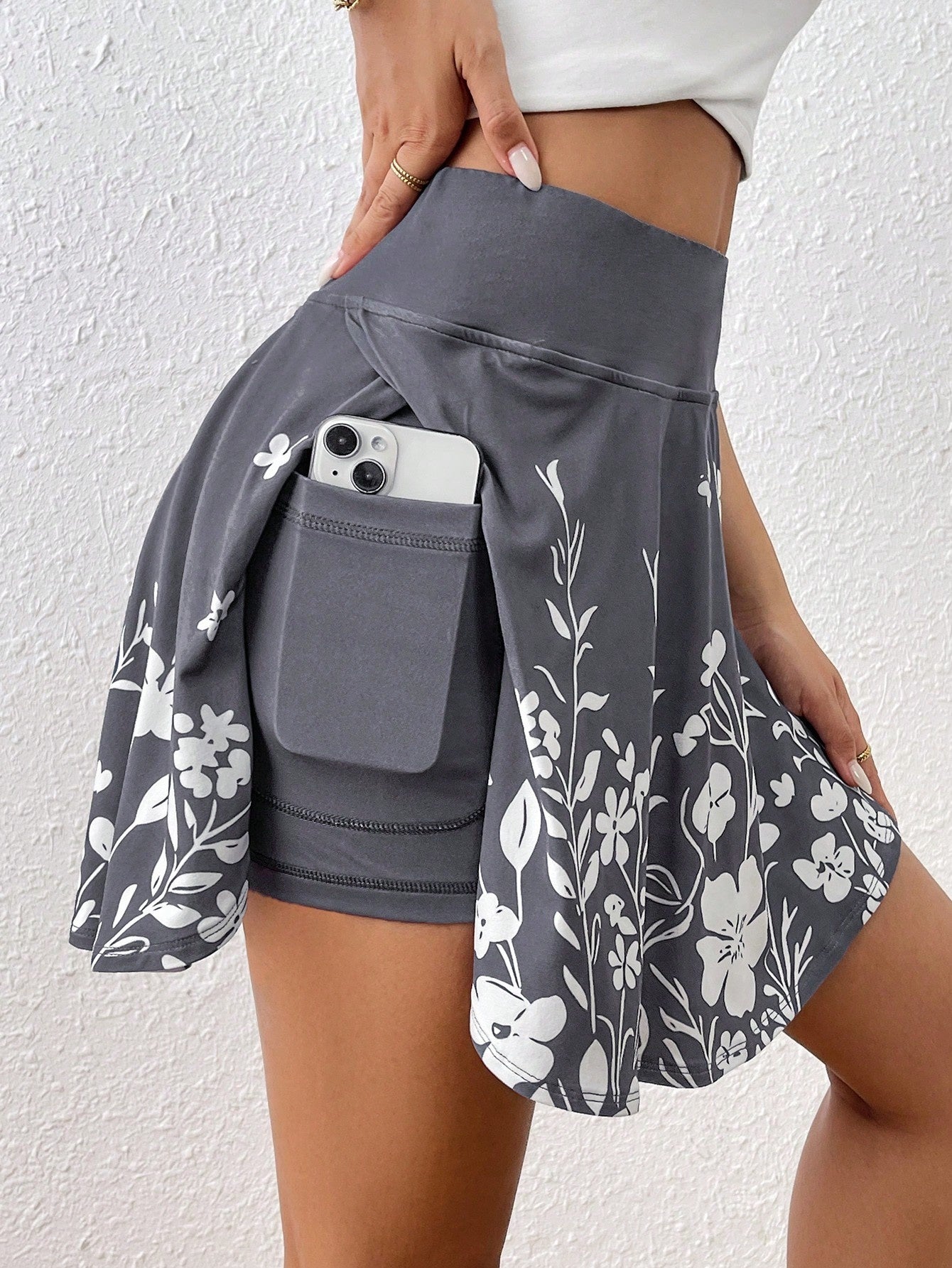 Floral Shorts - Minimalist Style with Functional Pockets
