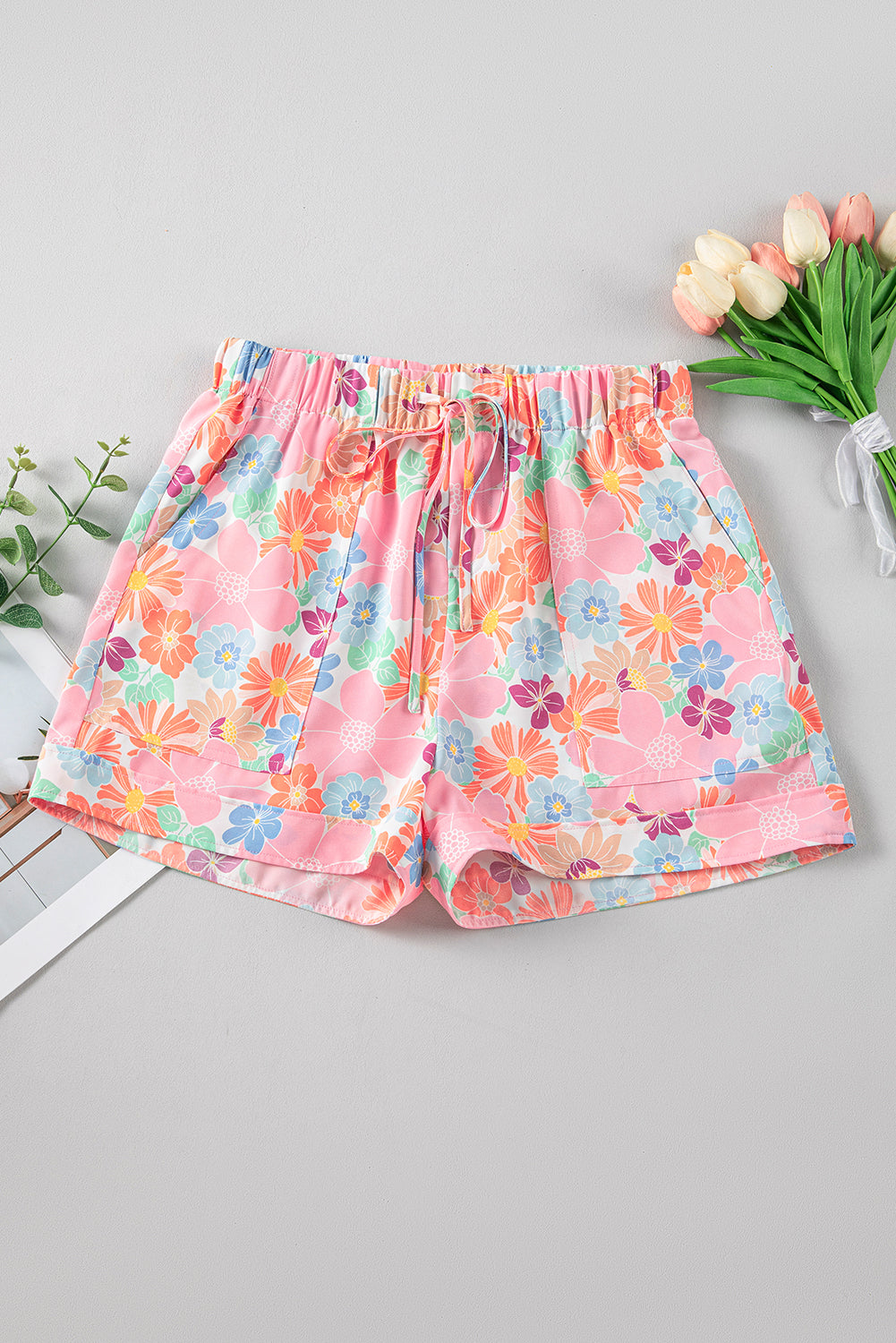 Pink Floral Print Side Pockets Drawstring Casual Shorts -